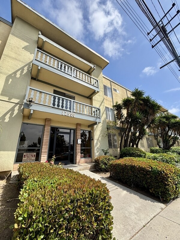 Foto del edificio - 12500 Culver Blvd