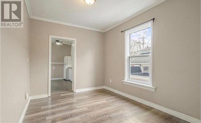 Building Photo - 212-212 Sheridan St