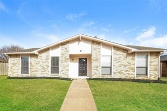 Building Photo - 741 Cambridge Dr