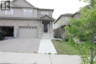 Building Photo - 473 Avens St