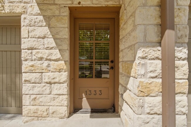 Building Photo - 1333 E 41st Pl