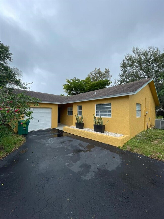 8111 NW 47th Ct, Lauderhill, FL 33351 House Rental in Lauderhill, FL