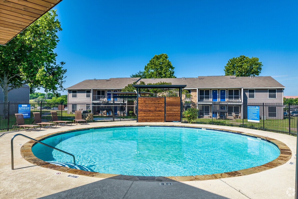 Primary Photo - Cottonwood Park Village