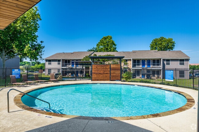 Pool - Cottonwood Park Village