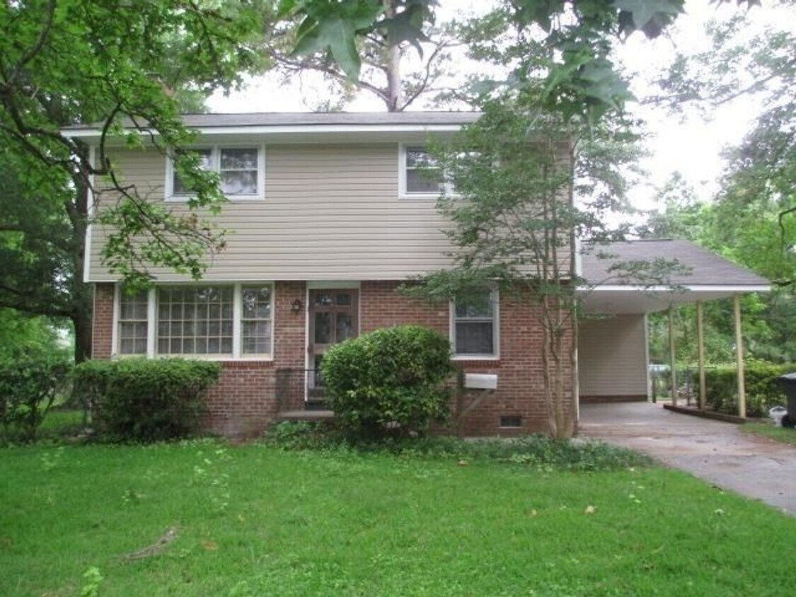 Primary Photo - Charming 3 bedroom 1 and 1/2 bath home in ...