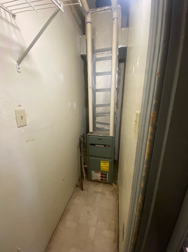 Building Photo - 402 E Market St