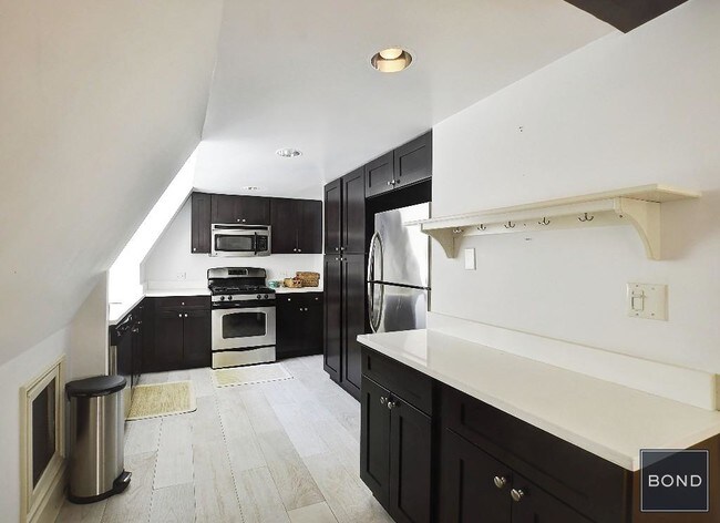 Foto del edificio - 12 W 68th St
