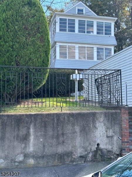 Foto del edificio - 63 Marcellus Ave