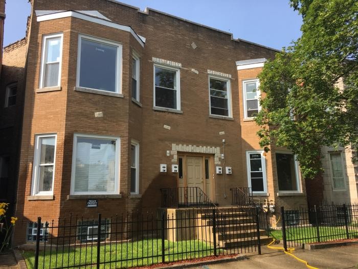 Foto principal - 4 bedroom in Chicago IL 60624