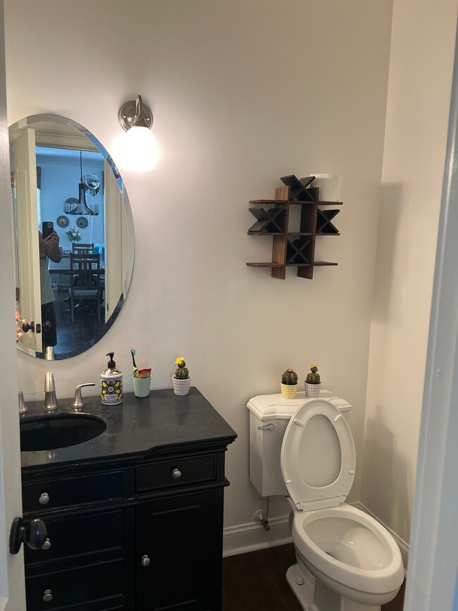 Primer piso - Tocador - 133 Fort Jackson Rd