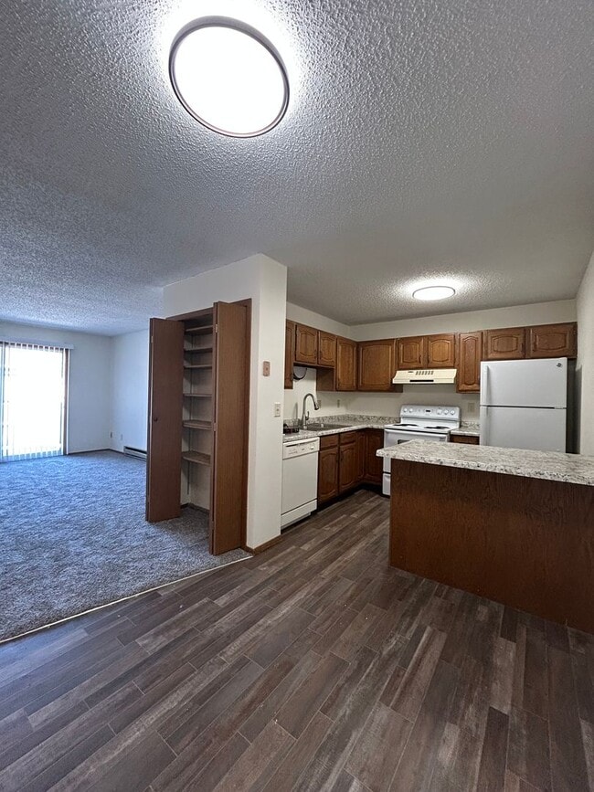 Building Photo - 2 Bed, 2 Bath 4-plex unit in Fargo!