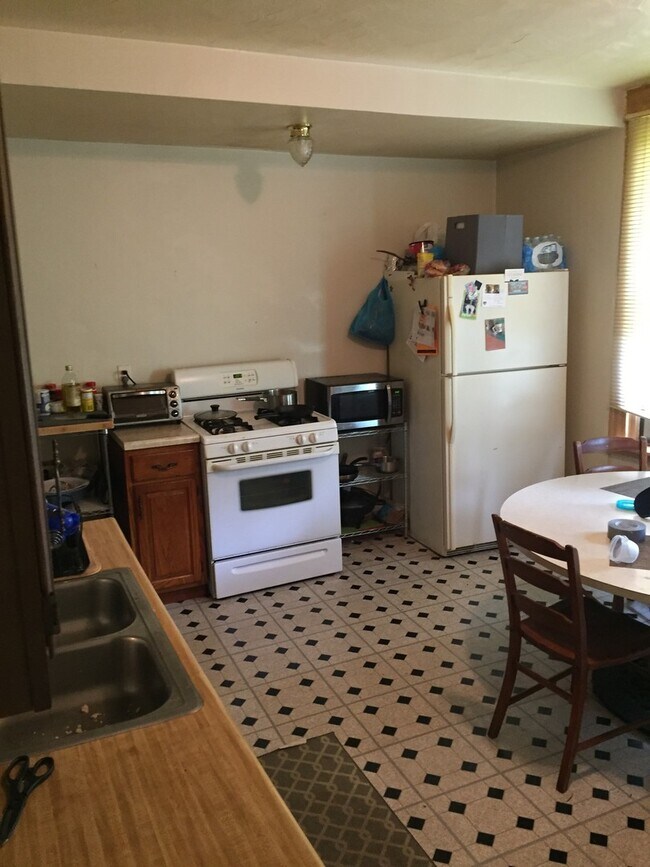 Foto del edificio - Available August 2026 - Affordable 2 Bedroom Home w/ Lots of Space in Mt Washington!