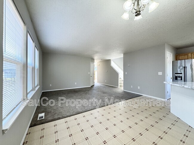 Foto del edificio - 1583 NE Jessica Loop