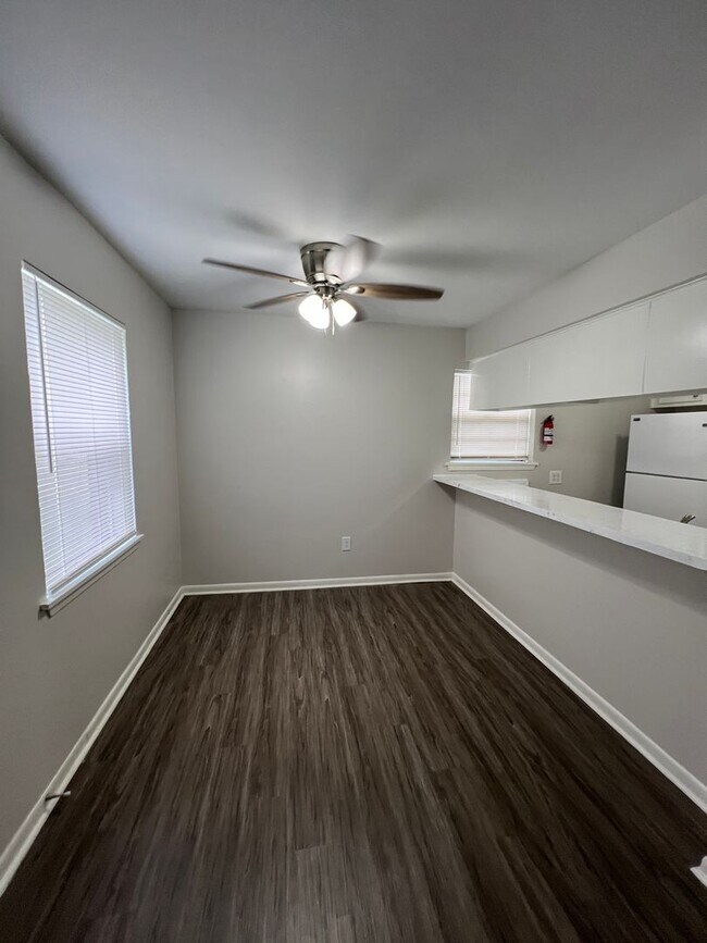 Building Photo - CED21BS