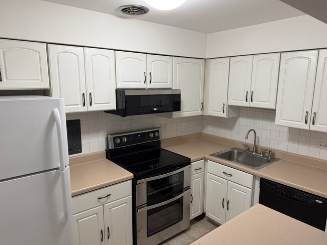 Building Photo - 420 W Aldine Ave