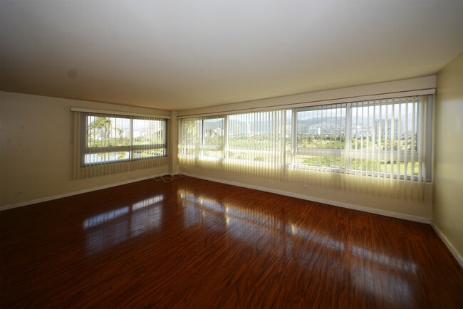 Building Photo - 2465 Ala Wai Blvd