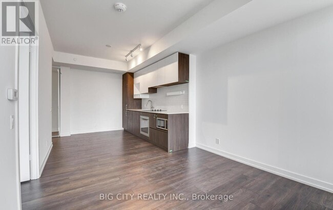 Photo du bâtiment - 898 Portage Pkwy