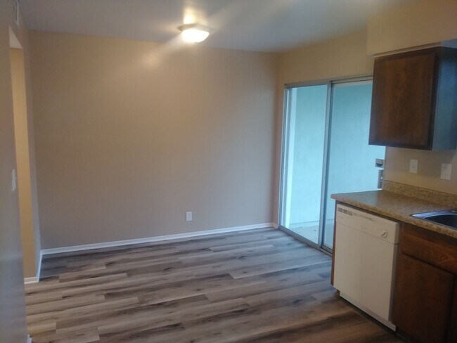 Building Photo - 798