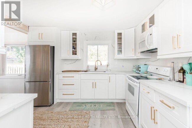 Building Photo - 7 Oliver Dr