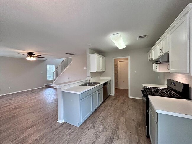 Building Photo - 1104 Doras Dr