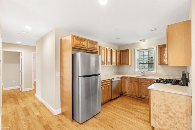 Building Photo - 5 br, 2 bath Condo - 45 Nightingale St Spa...