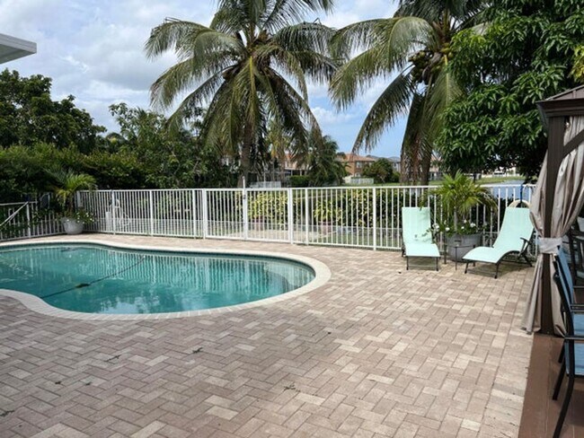 Foto del edificio - 7576 Savannah Ln