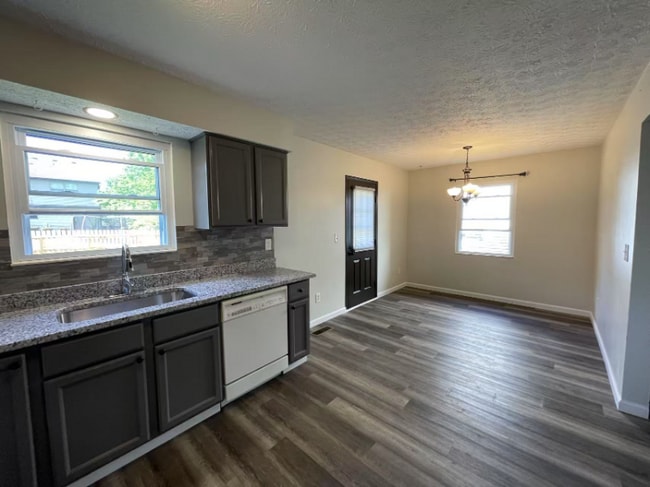 Building Photo - 3824 Longton Dr