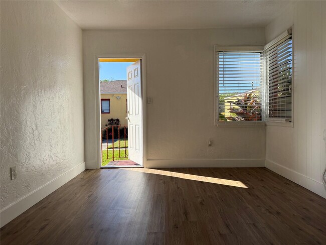 Building Photo - 1739 Moffett St