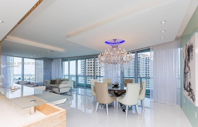 Foto del edificio - 465 Brickell Ave