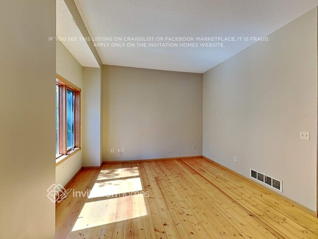 Building Photo - 150 St Croix Ave E