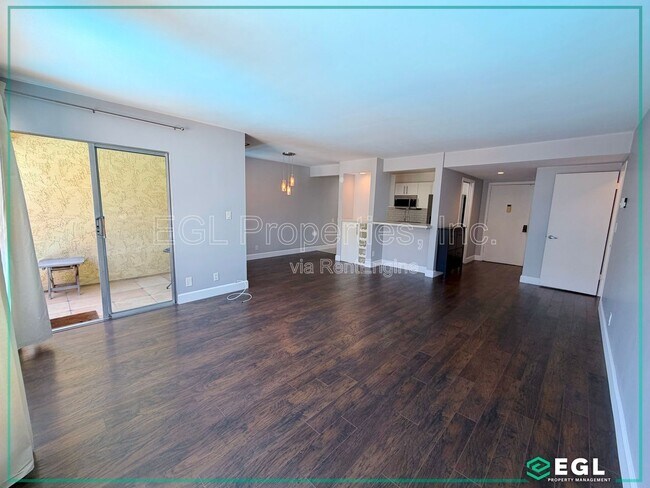 Foto del edificio - 6275 Canterbury Dr