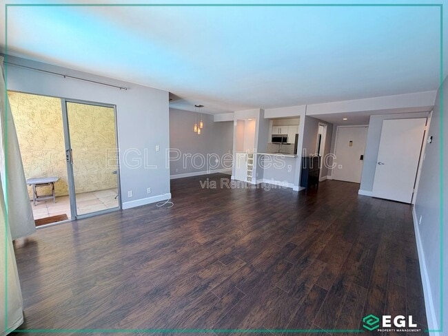 Building Photo - 6275 Canterbury Dr