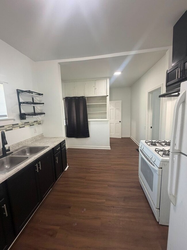 Building Photo - Newly Renovated 3 Bedroom • 1 Bathroom Home