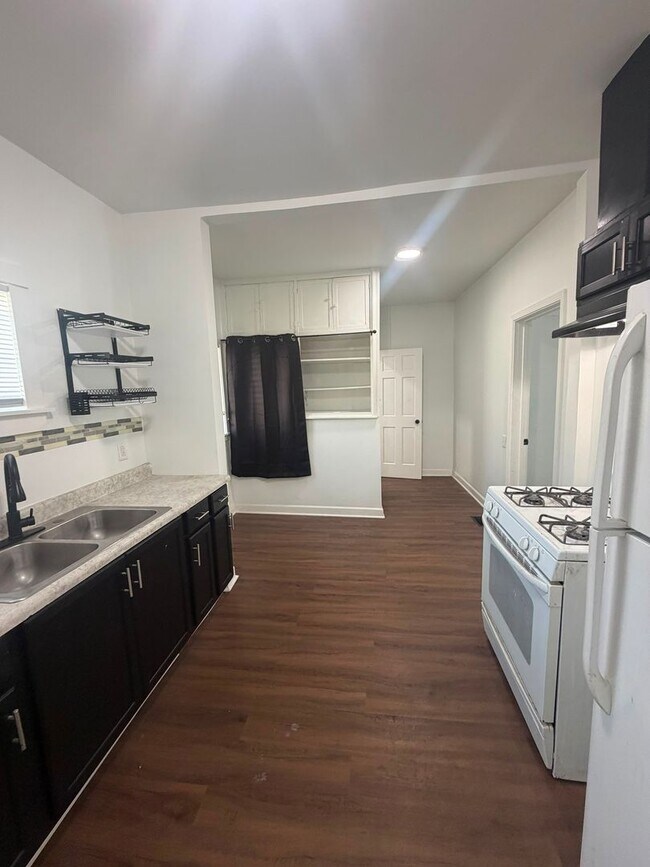 Foto del edificio - Newly Renovated 3 Bedroom • 1 Bathroom Home