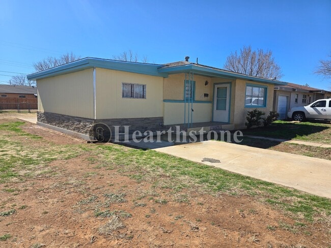 Building Photo - 717 Sandia Dr