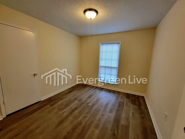 Foto del edificio - 4425 Hunt Cliff Trce