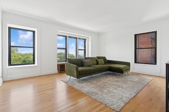 Foto del edificio - 5300 S Shore Dr