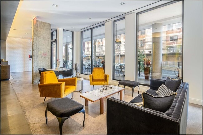 Building Photo - 148 1st St