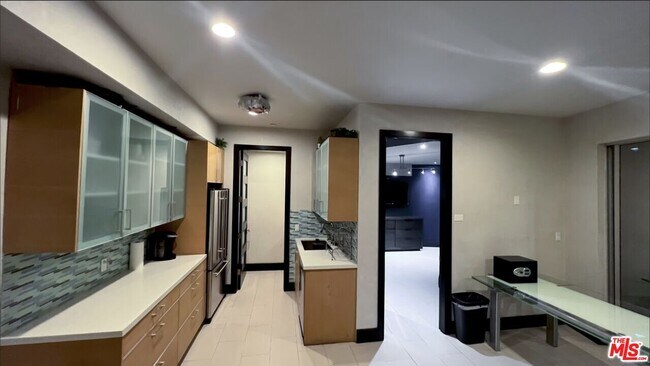 Foto del edificio - 6425 Weidlake Dr