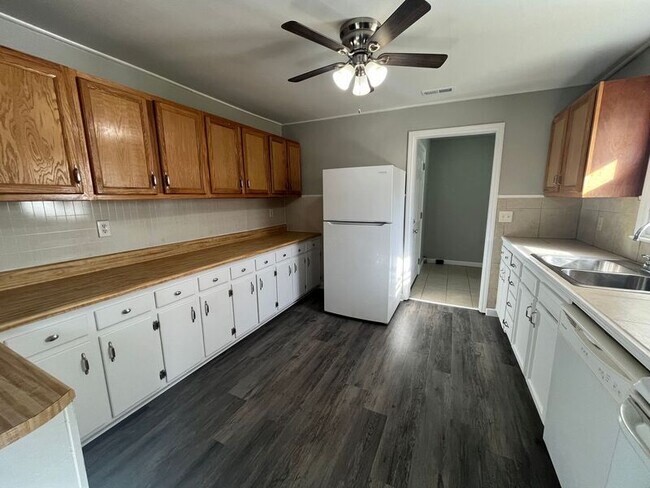 Foto del edificio - 45 Rathbun Cir