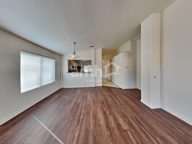 Foto del edificio - 6784 W Gardenia Ave