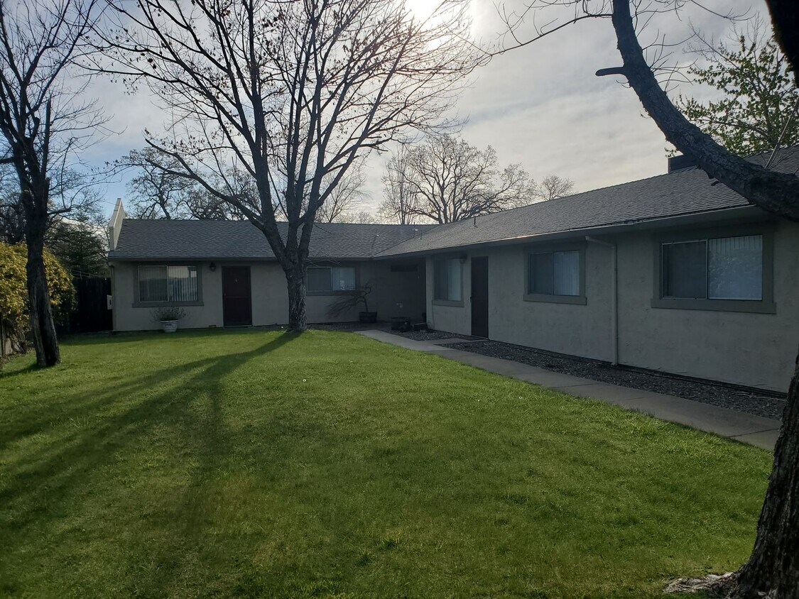 Primary Photo - 5570 Mountain View