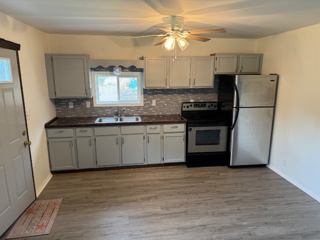 Building Photo - 8596 Legion Ln