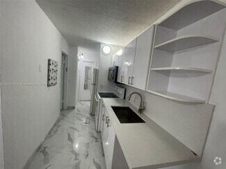 Building Photo - 3211 SW 44th St