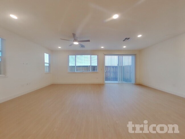 Foto del edificio - 8213 Perla Wy