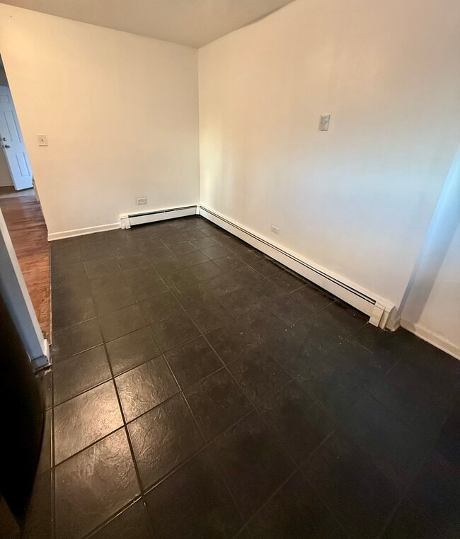 Building Photo - 558 N Ardmore Ave