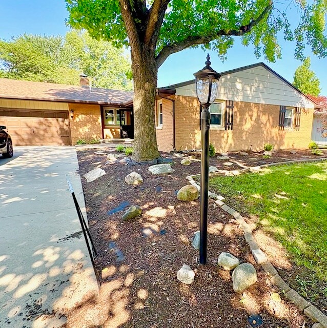 Primary Photo - 2103 Plymouth Dr