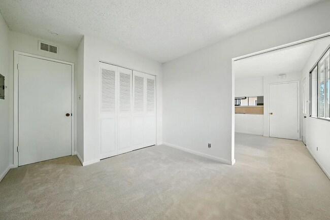 Foto del edificio - 1264 Bouret Dr