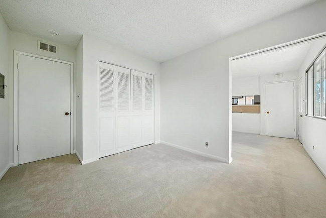 Building Photo - 1264 Bouret Dr