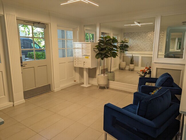 Building Photo - Beautiful Corner 3rd Floor 2 bedroom Condo...